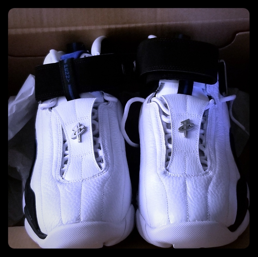 NIKE AIR PENNY IV (SIZE 11.5)